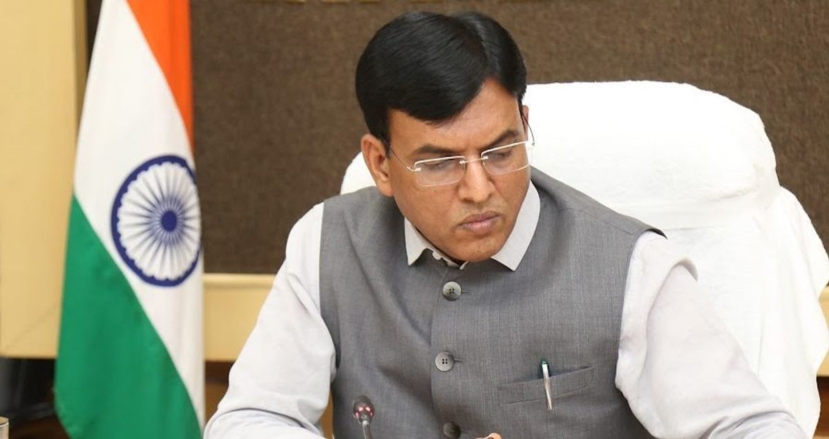 Dr. Mansukh Mandaviya Addresses Meeting of Hindi Salahkar Samiti of