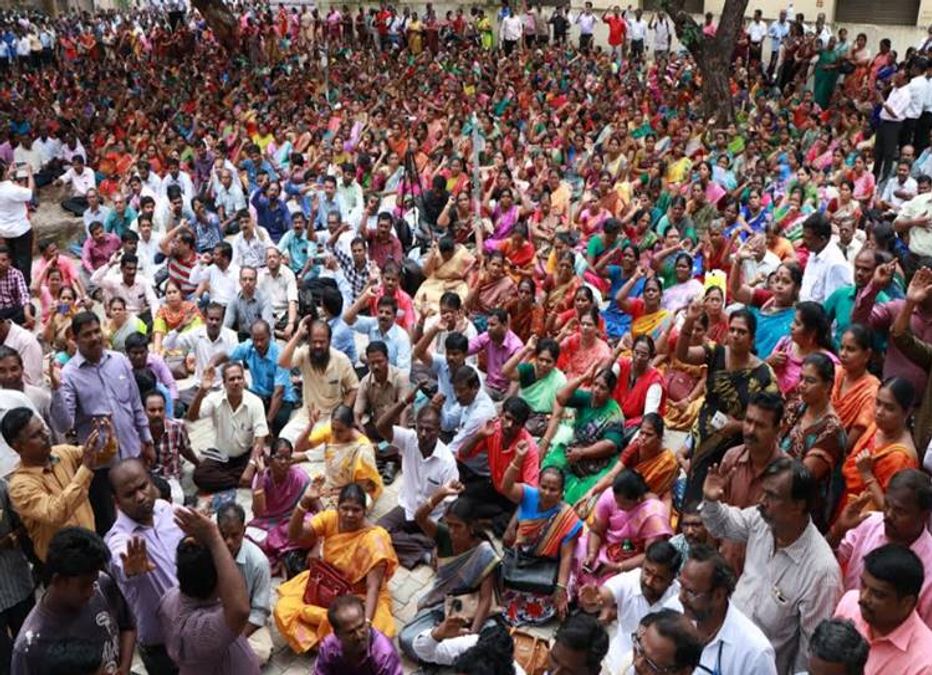 प्रदर्शनकारी शिक्षकों का 19 दिन का वेतन काटा गया: स्कूल शिक्षा विभाग ने की कार्रवाई