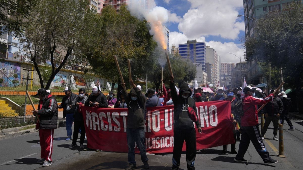 Bolivia's Education Ministry Calls For Dialogue With Protesting 