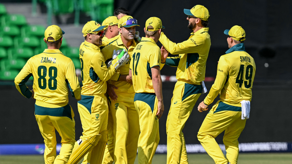 Champions Trophy 2025: Alex Carey takes one-handed STUNNER to dismiss Phil Salt - WATCH