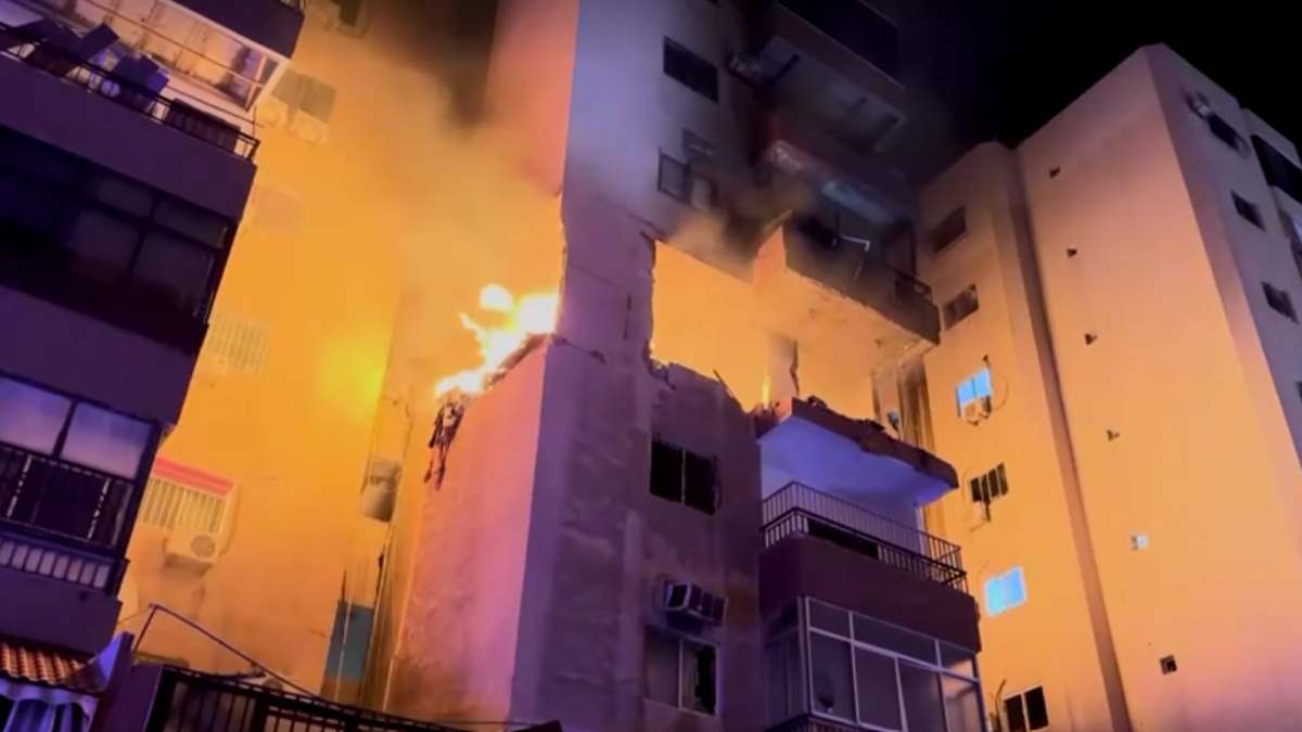 Israel kills Hamas 'commander' in Lebanon strike ...