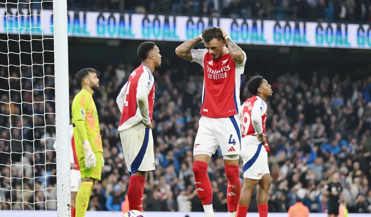 A dejected Ben White after the late goal from John Stones in the Manchester City vs Arsenal match at Etihad in the Premier League 2024-25 | sportzpoint.com