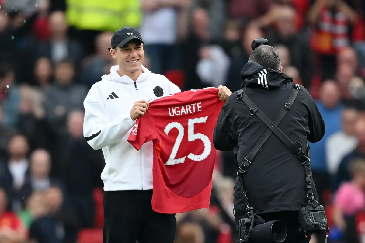 Ugarte was presented as an United player - sportzpoint.com