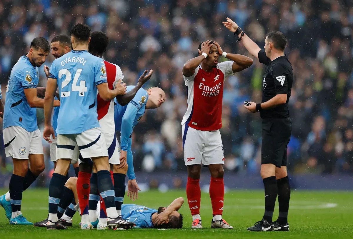 Trossard was shown a red card in the Manchester City vs Arsenal match - sportzpoint.com
