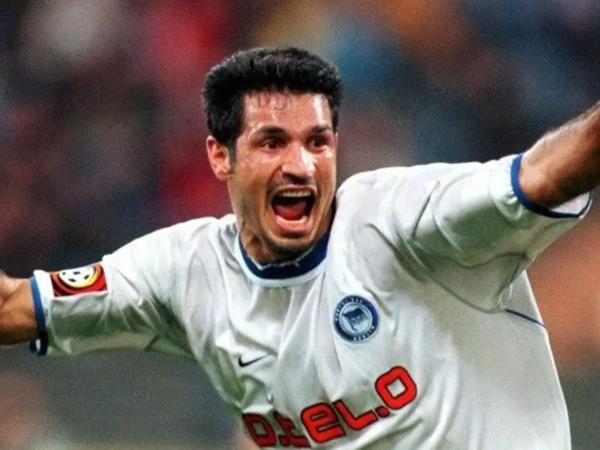 Ali dael  in his country's international colors- Sportz Point.com