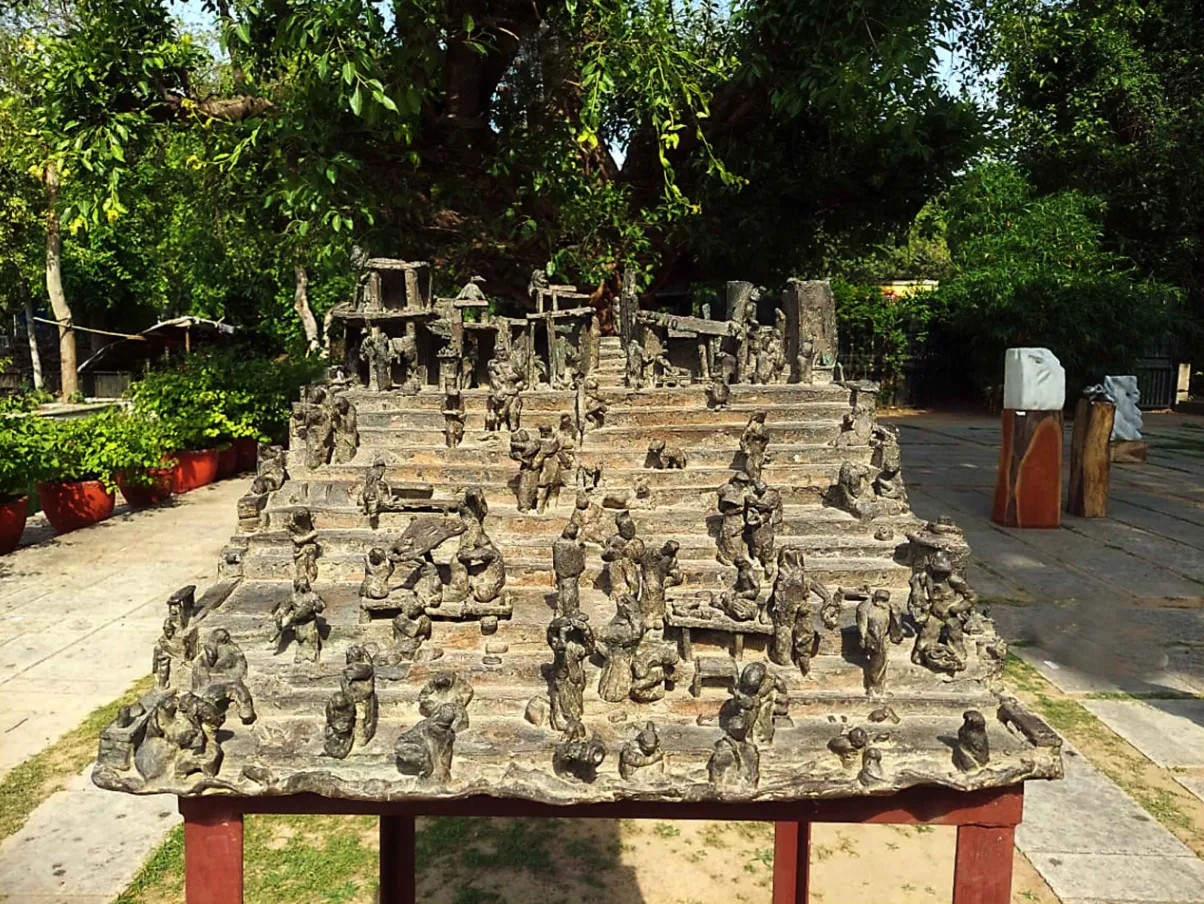 Latika Katt, Makar Sankranti Snan on Dashaswamedh ghat, bronze, Single piece cast, 28 x 28 x 20 inches