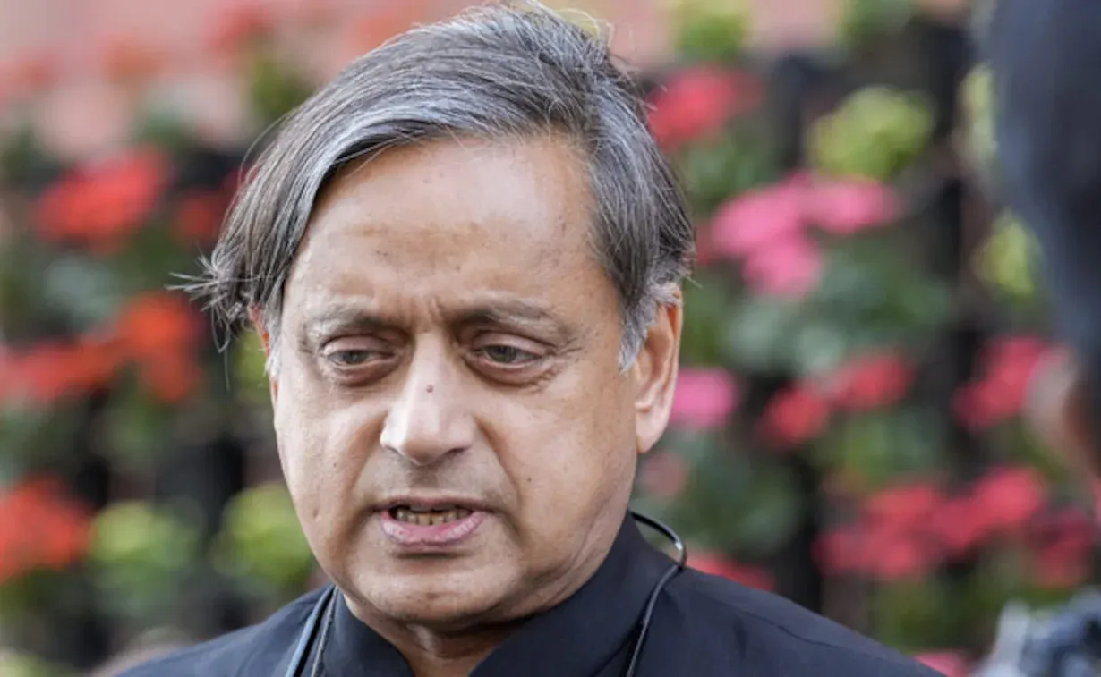  Shashi Tharoor 