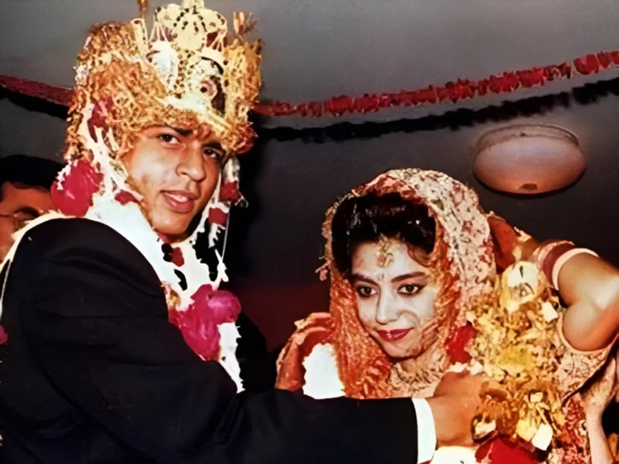 Shah Rukh Gauri Khan wedding: Rare pics from Shah Rukh and Gauri Khan's  wedding go viral on social media - The Economic Times