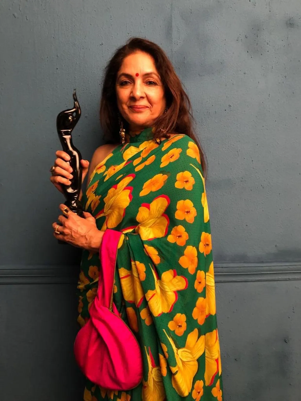 Neena Gupta on X: "Mera pehla @filmfare award for #BadhaaiHo !  #FilmfareAwards2019 https://t.co/SgZywnjBUv" / X