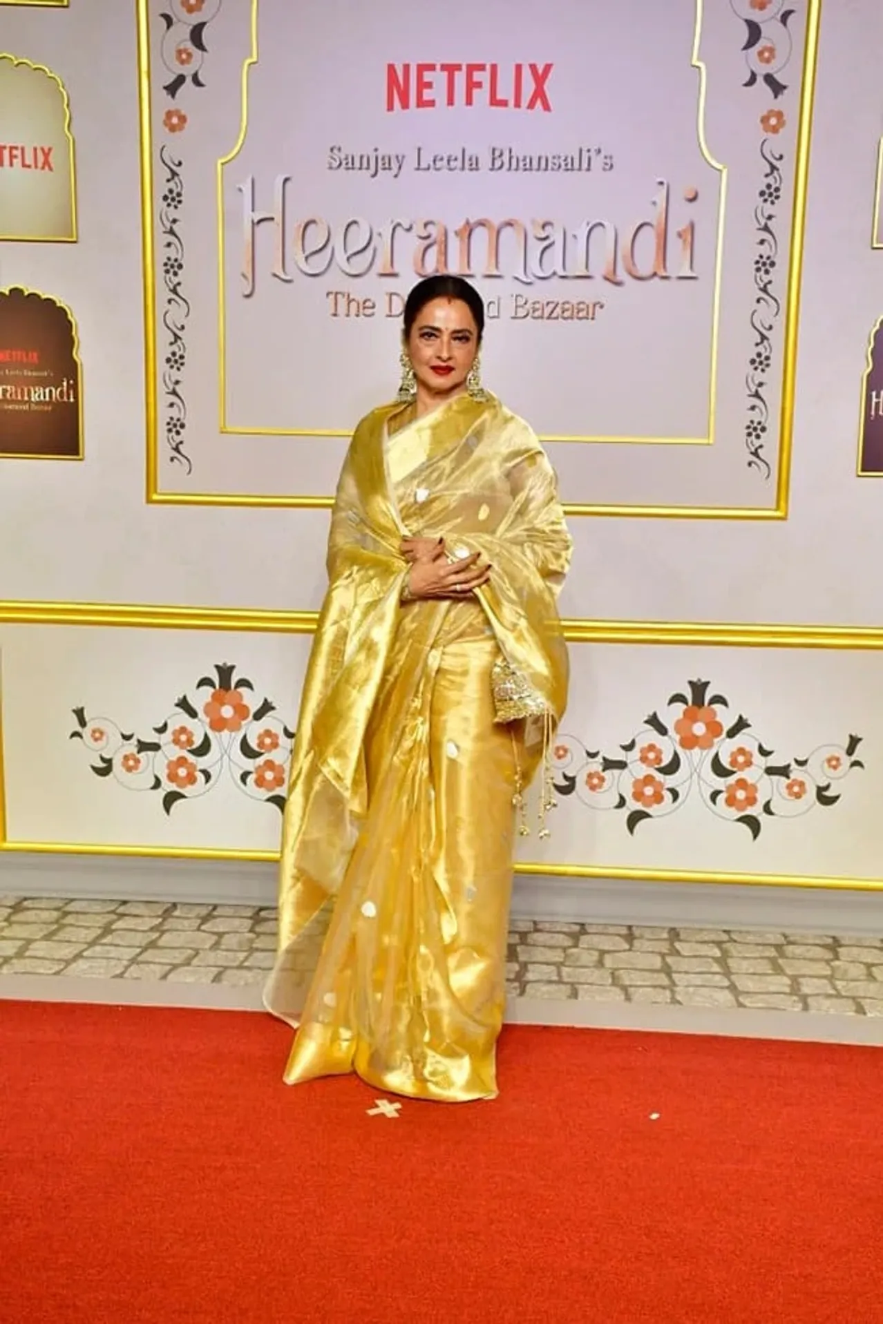  Rekha's congratulatory words, Manisha's eyes filled with tears and she said - 'You will make me cry!' 