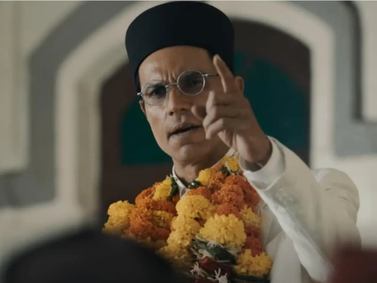 Swatantrya Veer Savarkar Box Office Day 2: Randeep Hooda's Film Shows Good  Growth, Mints Rs 2.05 Cr - News18