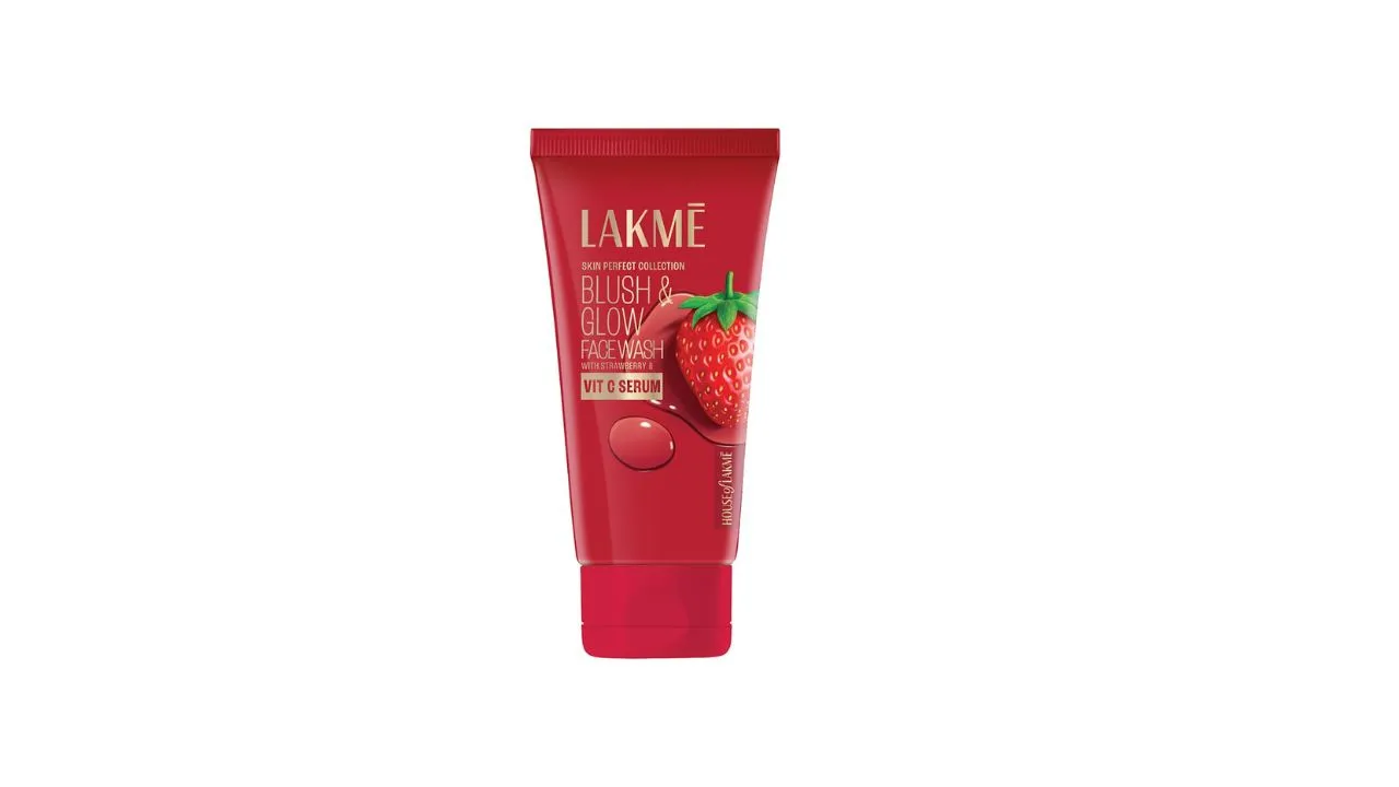 Lakme Blush & Glow Exfoliating Face Wash 