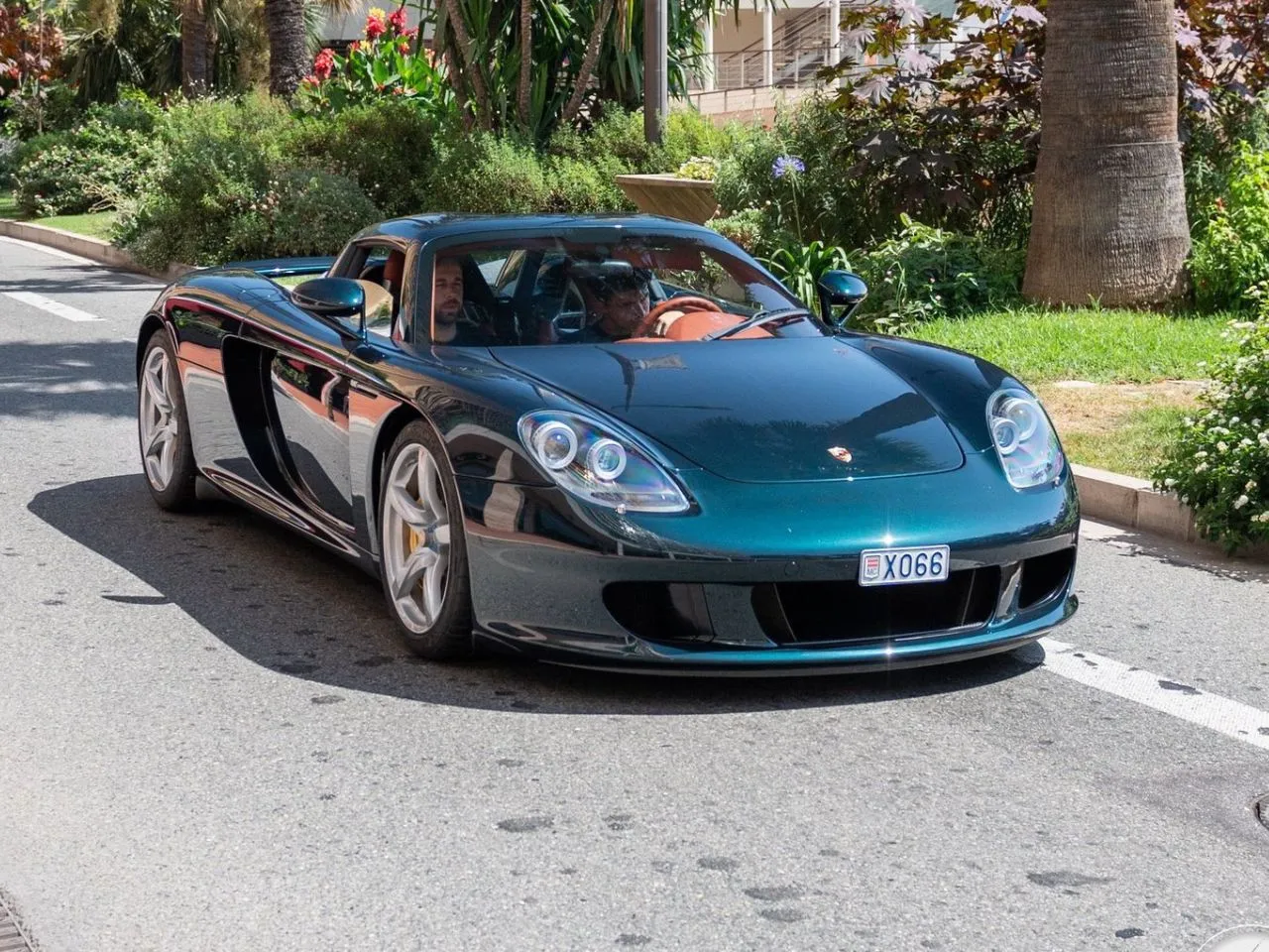  Porsche Carrera GT is one of the car collections of Lando Norris