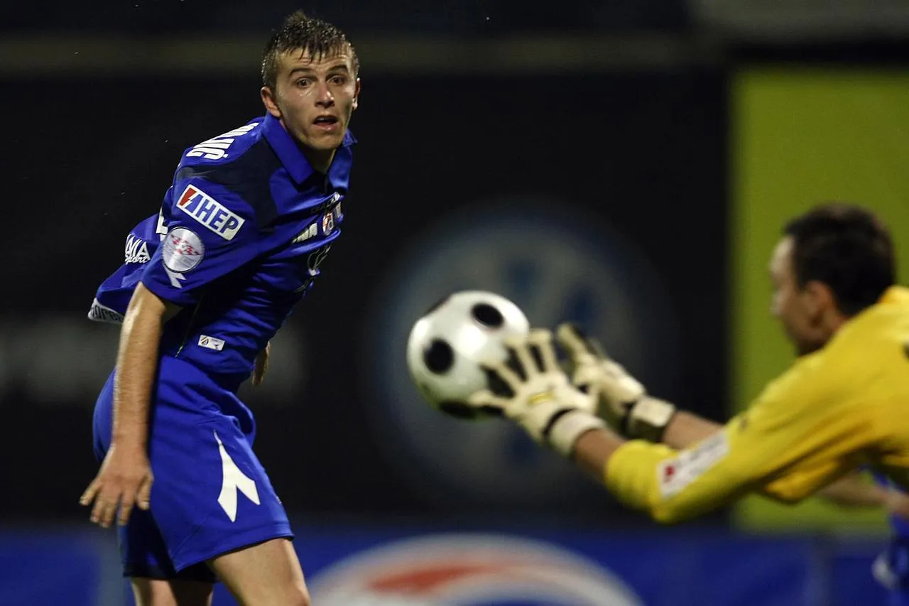 The most shocking goal misses in Football history-sportzpoint.com