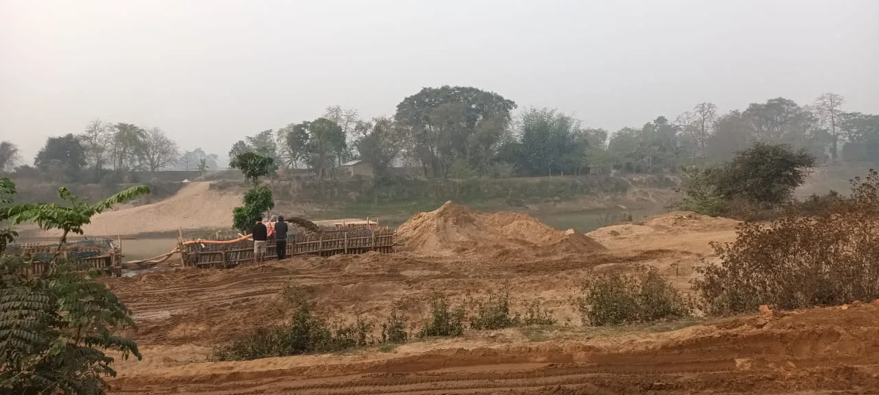 মৰিগাঁৱত বন বিভাগৰ পৃষ্ঠপোষকতাত অবৈধ বালি খনন: কোটি কোটিৰ ৰাজহ লোকচান