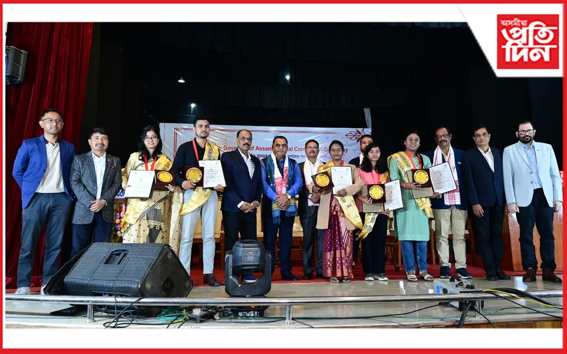 নগাঁও মহাবিদ্যালয় (স্বতন্ত্ৰ)ত মেধাবী ছাত্ৰ-ছাত্ৰীলৈ ৰাজ্যপালৰ পদক প্ৰদান অনুষ্ঠান