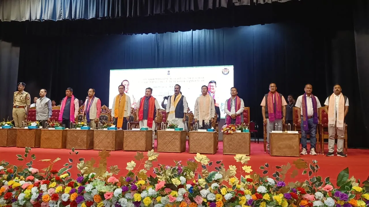 কোকৰাঝাৰত ৫৯০ গৰাকী প্ৰাক্তন এন ডি এফ বি সদস্যক ৪ লাখকৈ টকাৰ চেক বিতৰণ