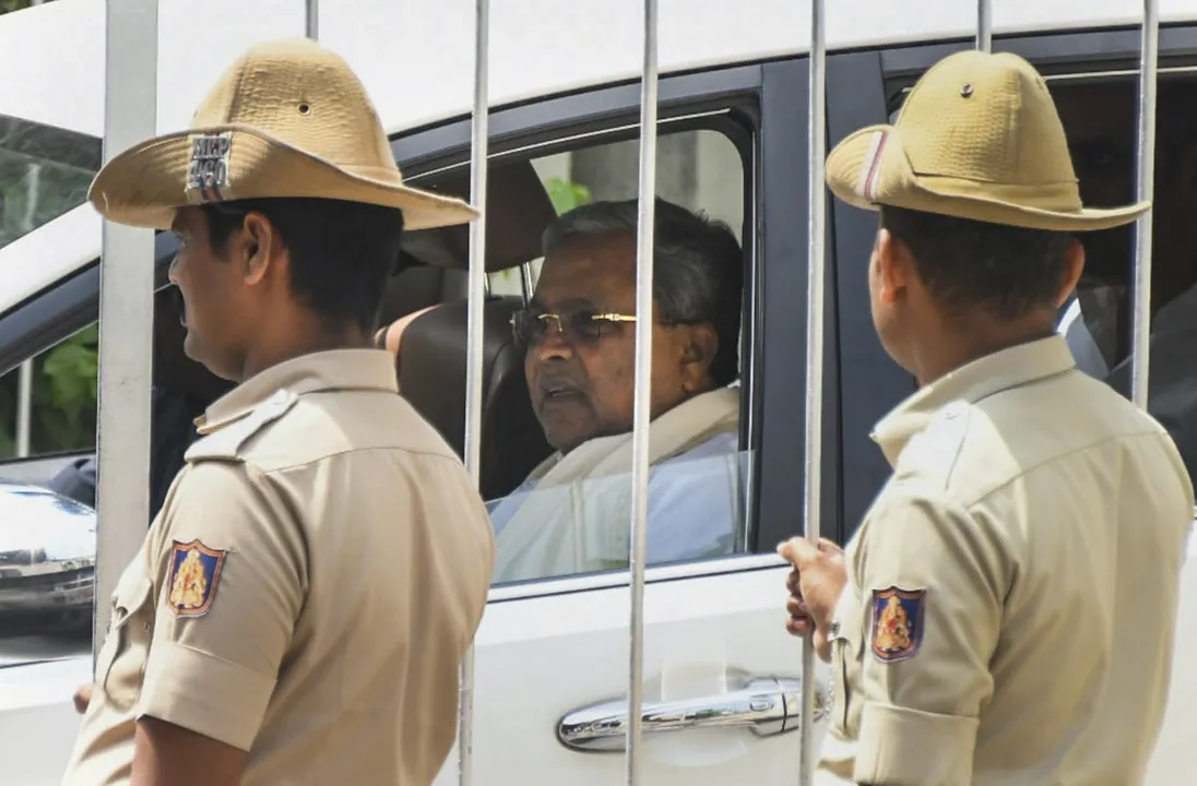 ভূমি কেলেংকাৰী : কৰ্ণাটকৰ মুখ্যমন্ত্ৰী সিদ্ধাৰামাইয়াক আৰক্ষীৰ জেৰা  