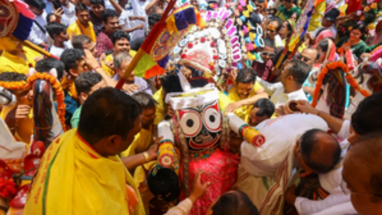  विदेशी महिला की जांघ पर टैटू बनाने के मामले में दो की गिरफ्तारी Photograph: (आईएएनएस) 