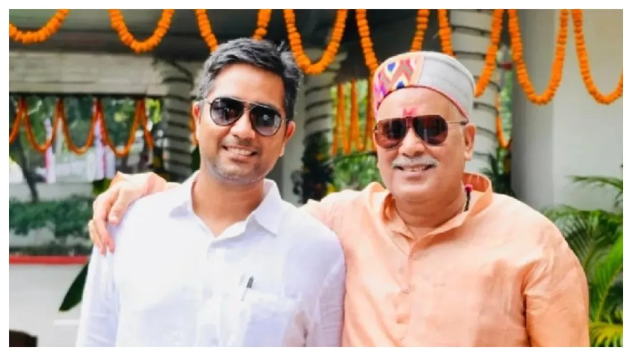  बेटे चैतन्य के साथ भूपेश बघेल  Photograph: (Social Media) 