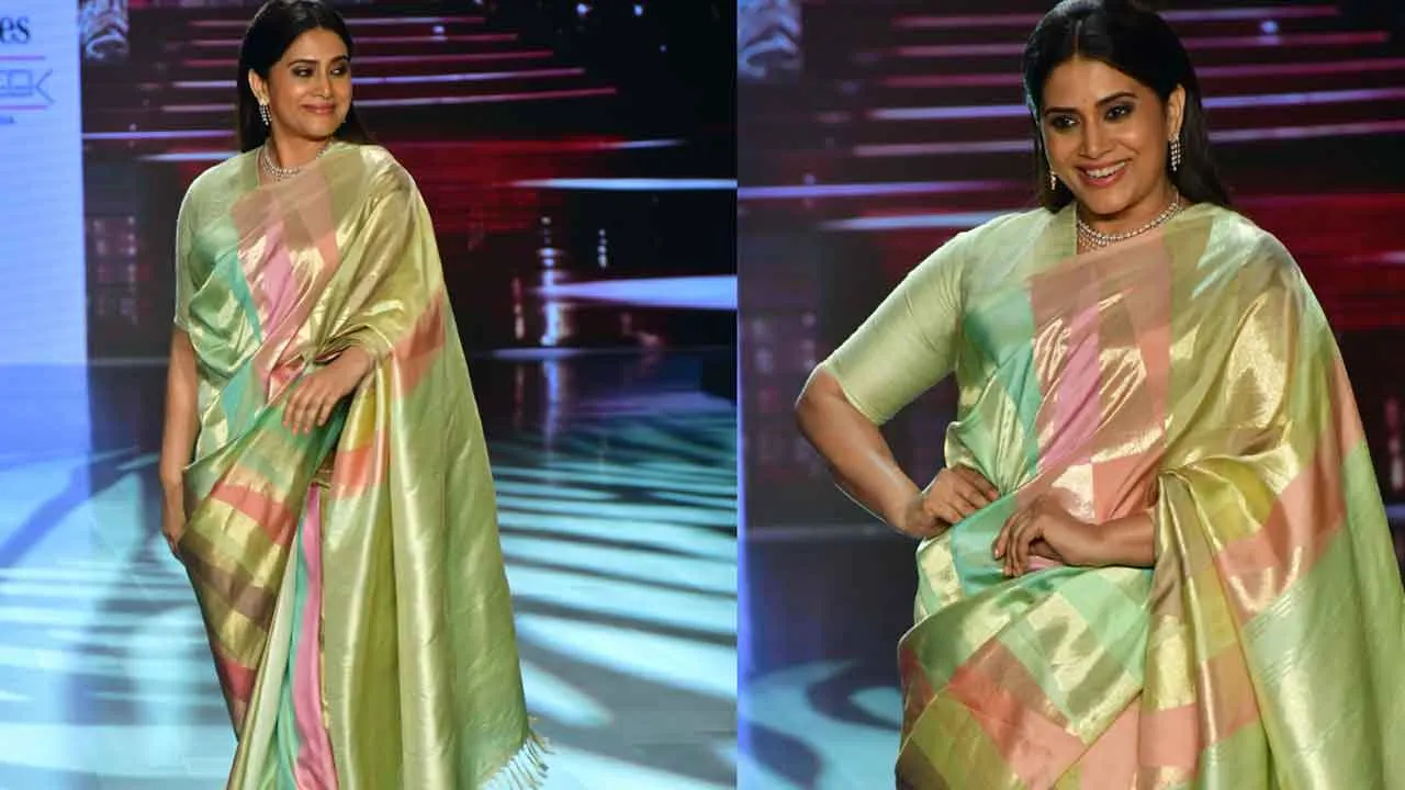  Sonali Kulkarni – Simple Elegance