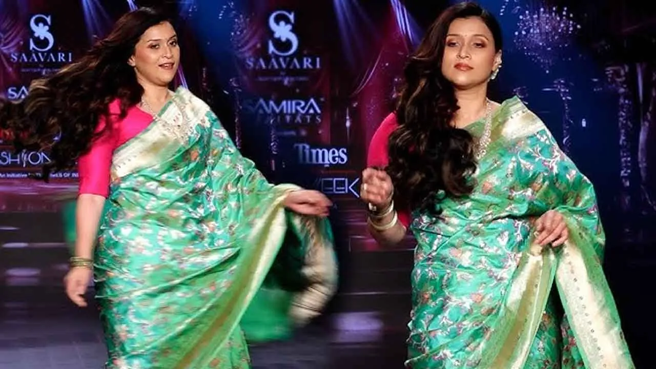  Mannara Chopra – Showstopper Moment