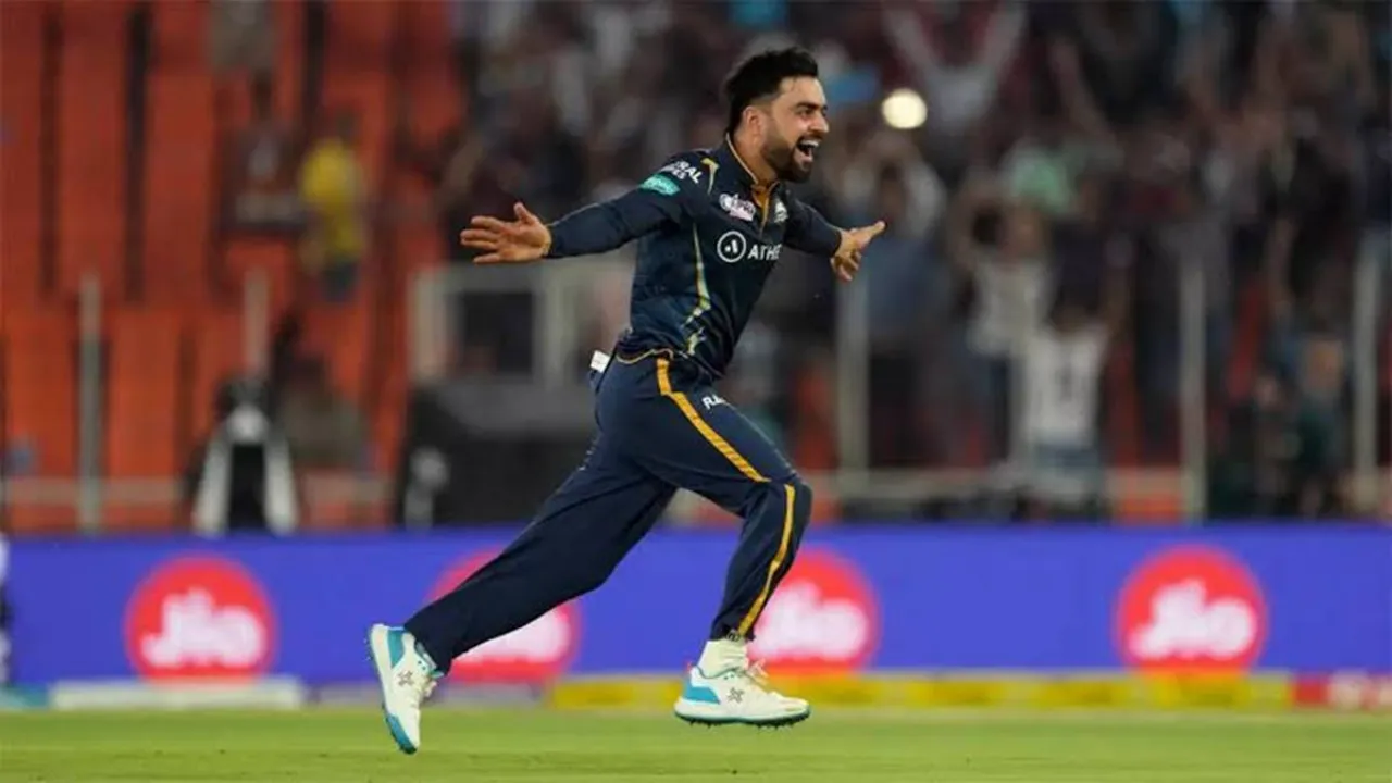 Top 5 bowlers who took hat-trick in IPL (8)