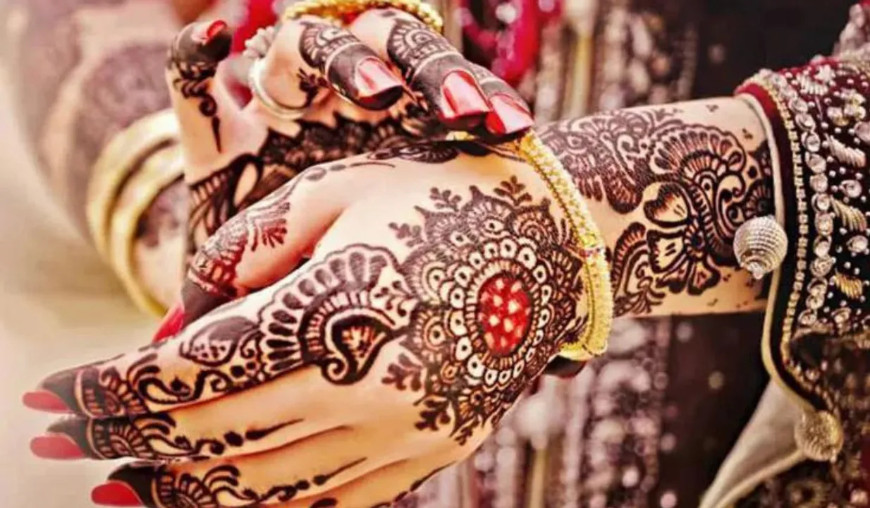 Mehndi In Sawan(Grihsobha)