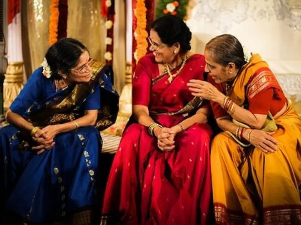 gossip girl (Indian Link).jpg