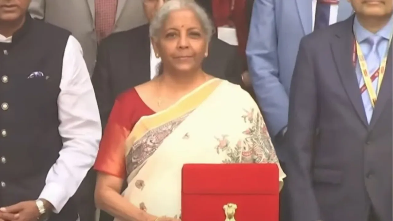 Sitharaman Wears White Saree In Tribute To Madhubani Padma Awardee