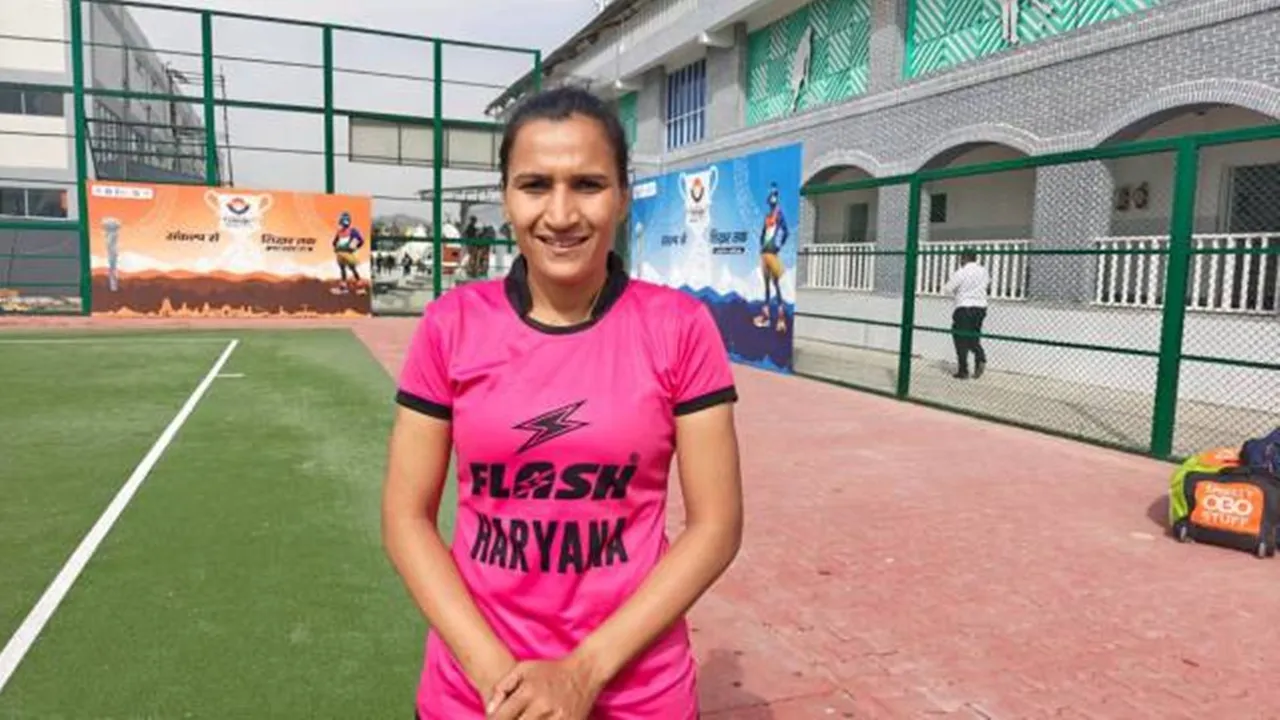 Rani Rampal-Hockey: সম্প্রতি, রানিকে মহিলা হকি ইন্ডিয়া লিগের উদ্বোধনী সংস্করণে এক অন্য ভূমিকায় দেখা গেছে। তিনি সুরমা হকি ক্লাবের পরামর্শদাতার দায়িত্বে ছিলেন