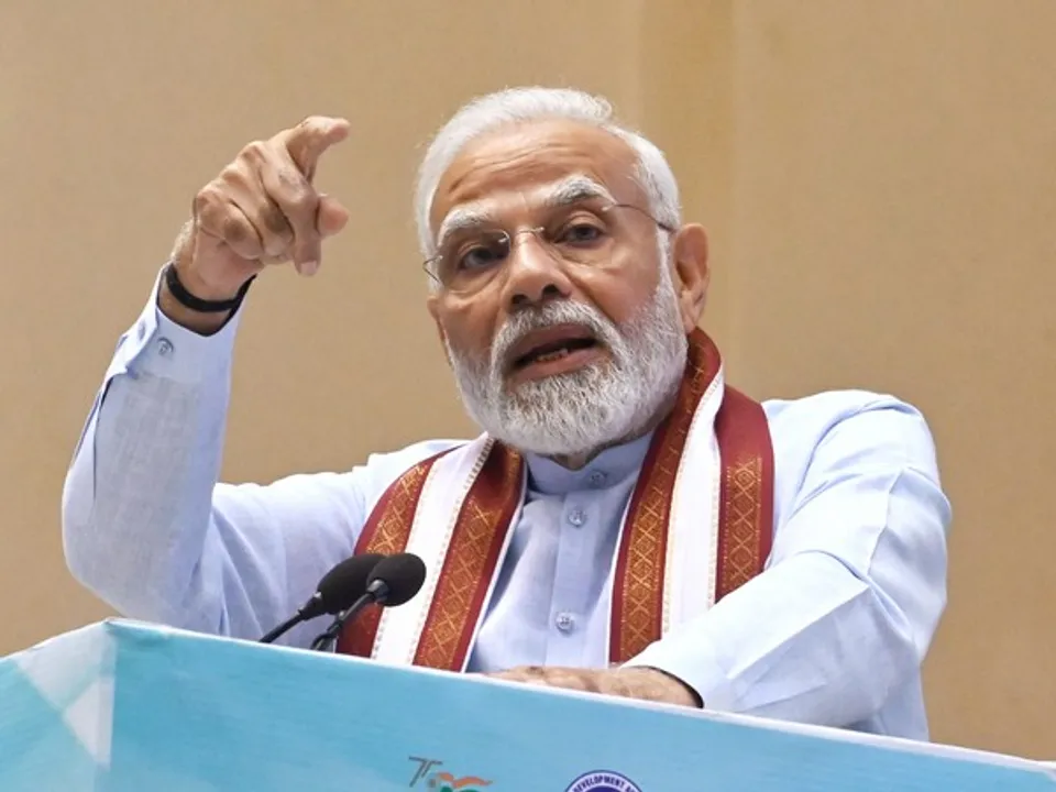  New Delhi, Nov 02 (ANI): Prime Minister Narendra Modi addressing the handing over the keys to the beneficiaries of ‘In-Situ Slum Rehabilitation’ Project ceremony, at Vigyan Bhawan, in New Delhi on Wednesday. (ANI Photo) 