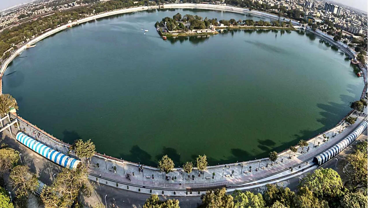 Best time to visit Kankaria Lake