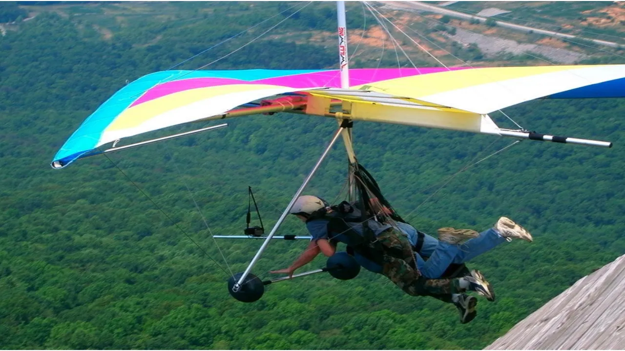 Hang Gliding in Bir