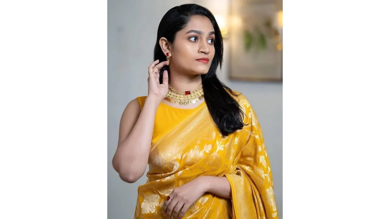 Flosive Women's Present Saree 