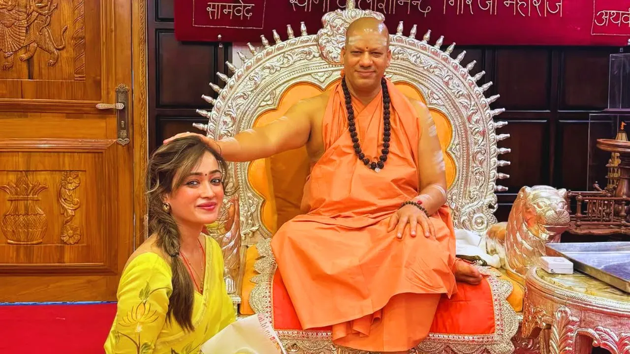 Harsha Richhariya With Her Guru