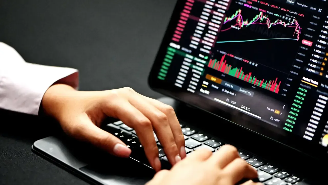 Markets End Day On Positive Note; Recovers From 7-Month Low