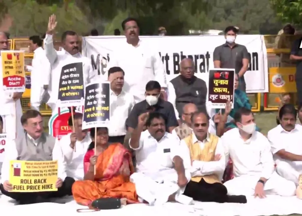 Congress Leaders Stage Nationwide Protest against Fuel Price Rise
