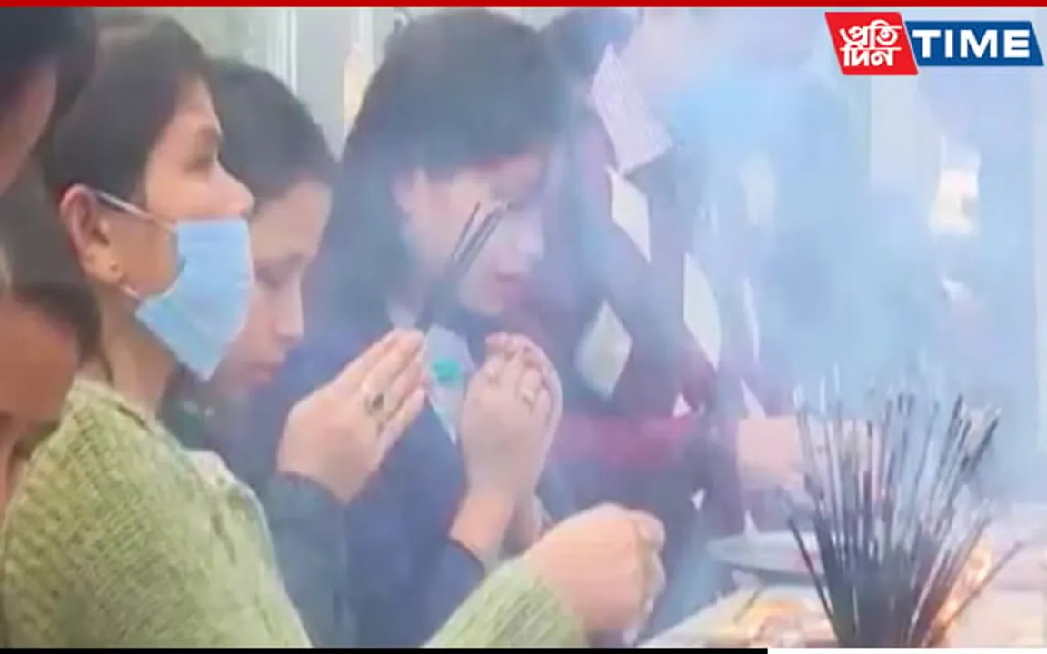 People in India Throng Temples to Seek Blessings on New Year