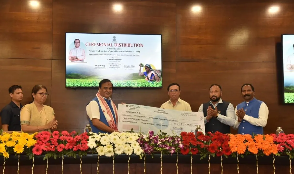 Assam CM Distributes Incentives Worth Rs 64 Cr To 370 Tea Gardens