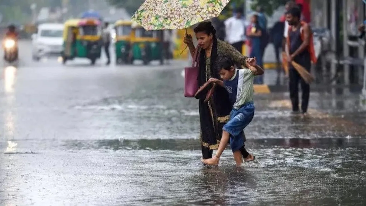 Heavy Rainfall and Monsoon Alerts Issued Across India: IMD Forecasts