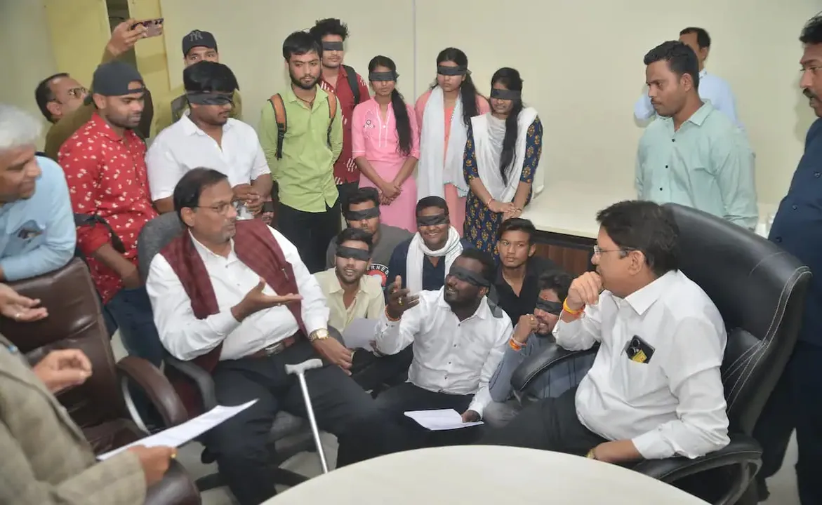 Jabalpur University Neglects Exam After Issuing Admit Cards, Sparks Student Outrage