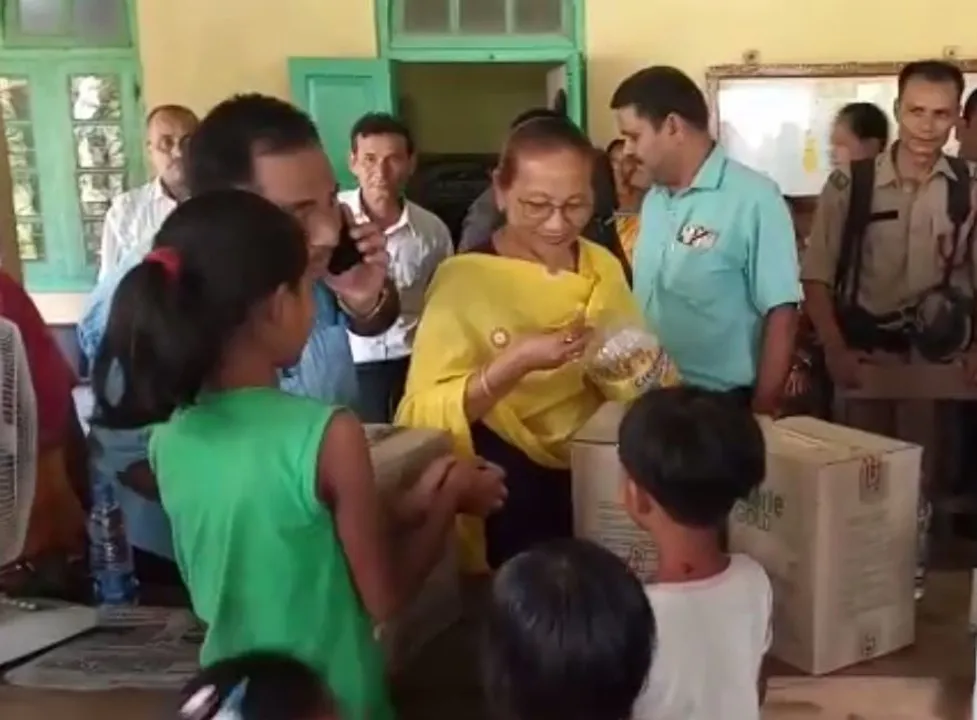 Pramila ends responsibilities by distributing chocolates!
