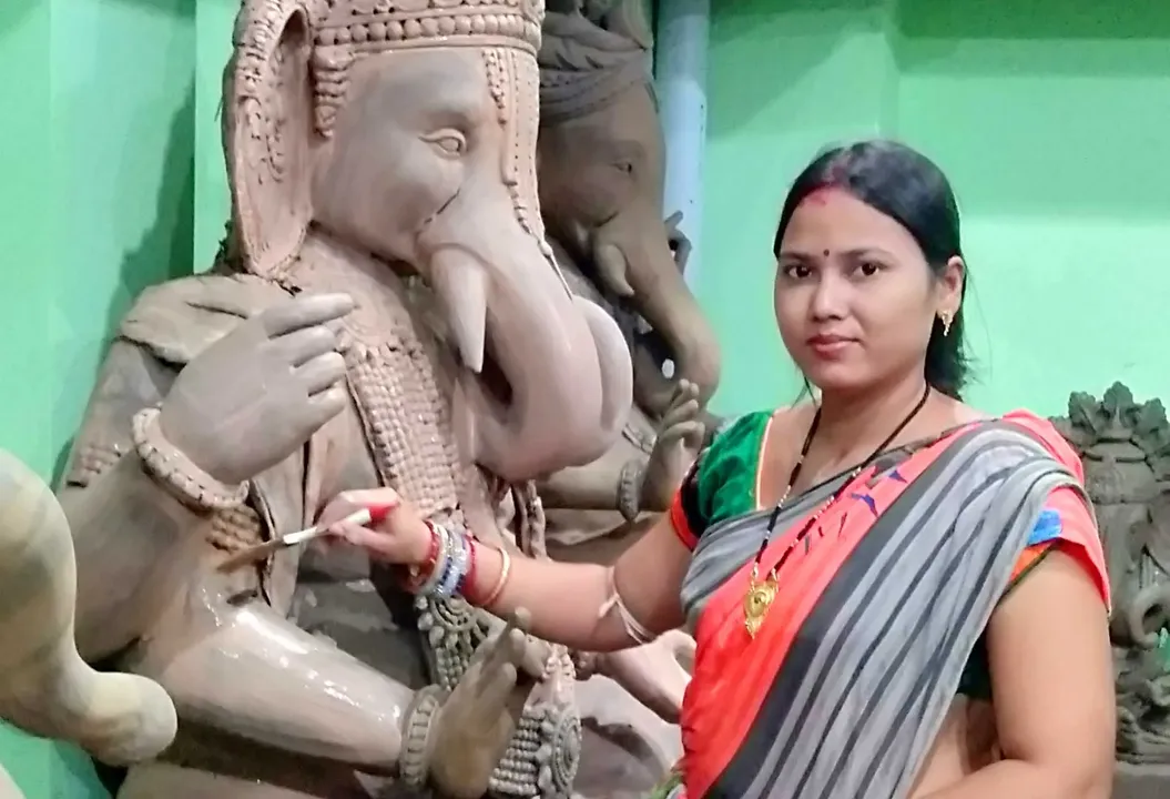 women making ganpati