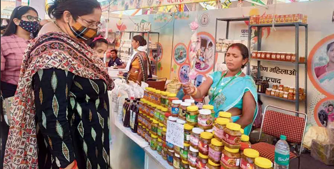 uttarakhand SHG females selling jams and pickle 