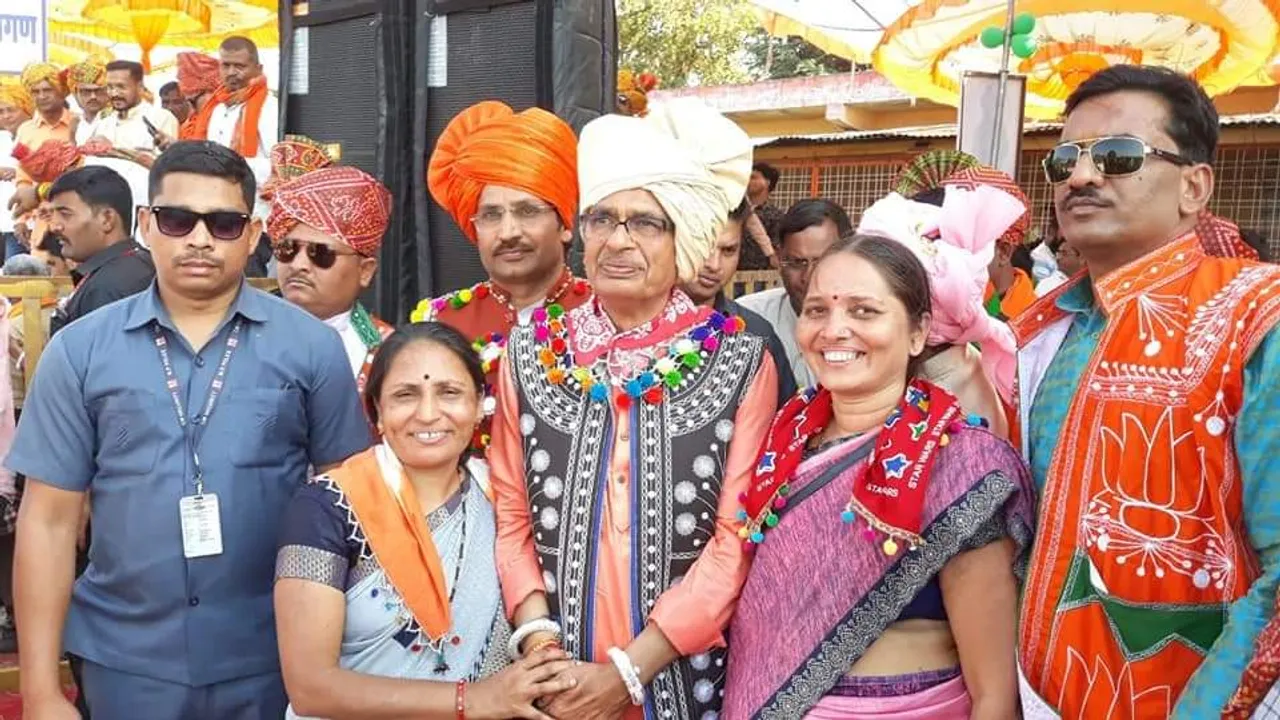 SHG women with Shivraj Singh