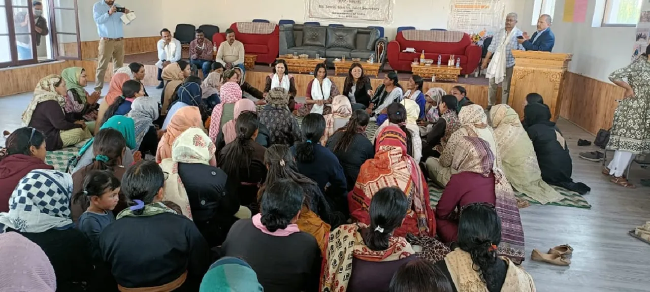 Smriti Sharan met SHGs in Ladakh