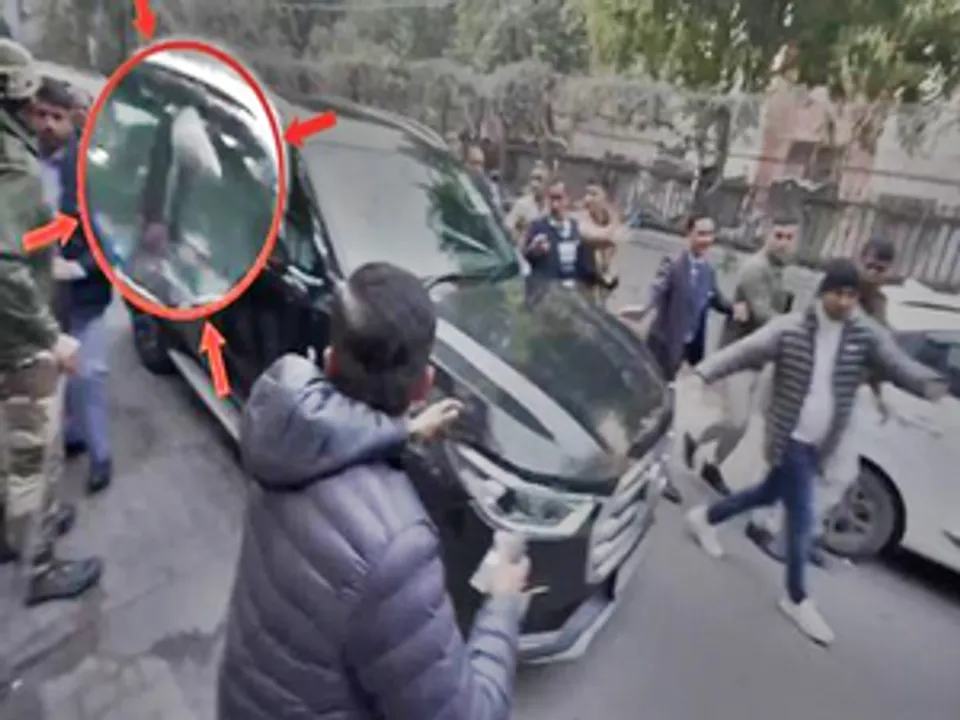  AAP alleges Kejriwal’s car attacked with bricks and stones, blames BJP