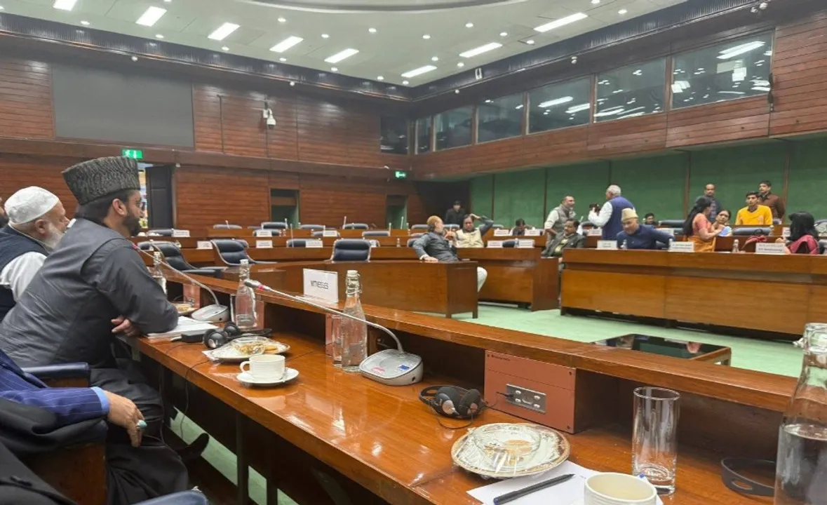  10 Oppn MPs suspended for ‘disrupting’ Waqf Bill discussion in Parliamentary Committee