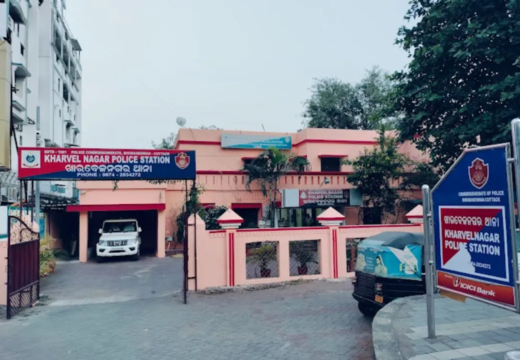  Two employees of 'Mo Pitha' outlet found dead inside house at Punjabi Colony in Bhubaneswar